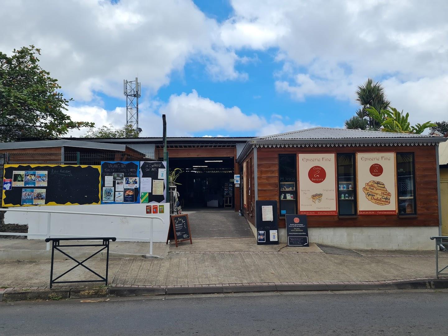 Vavang'Art : Centre d'art, d'artisanat & restaurant - Photo 3